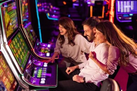 https 777 com Slots APP Mobile ကစားနေသောမြင်ကွင်း